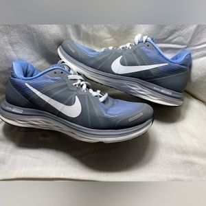 Nike women’s Duel Fusion sneakers. Great Condition Size 6.5 $15